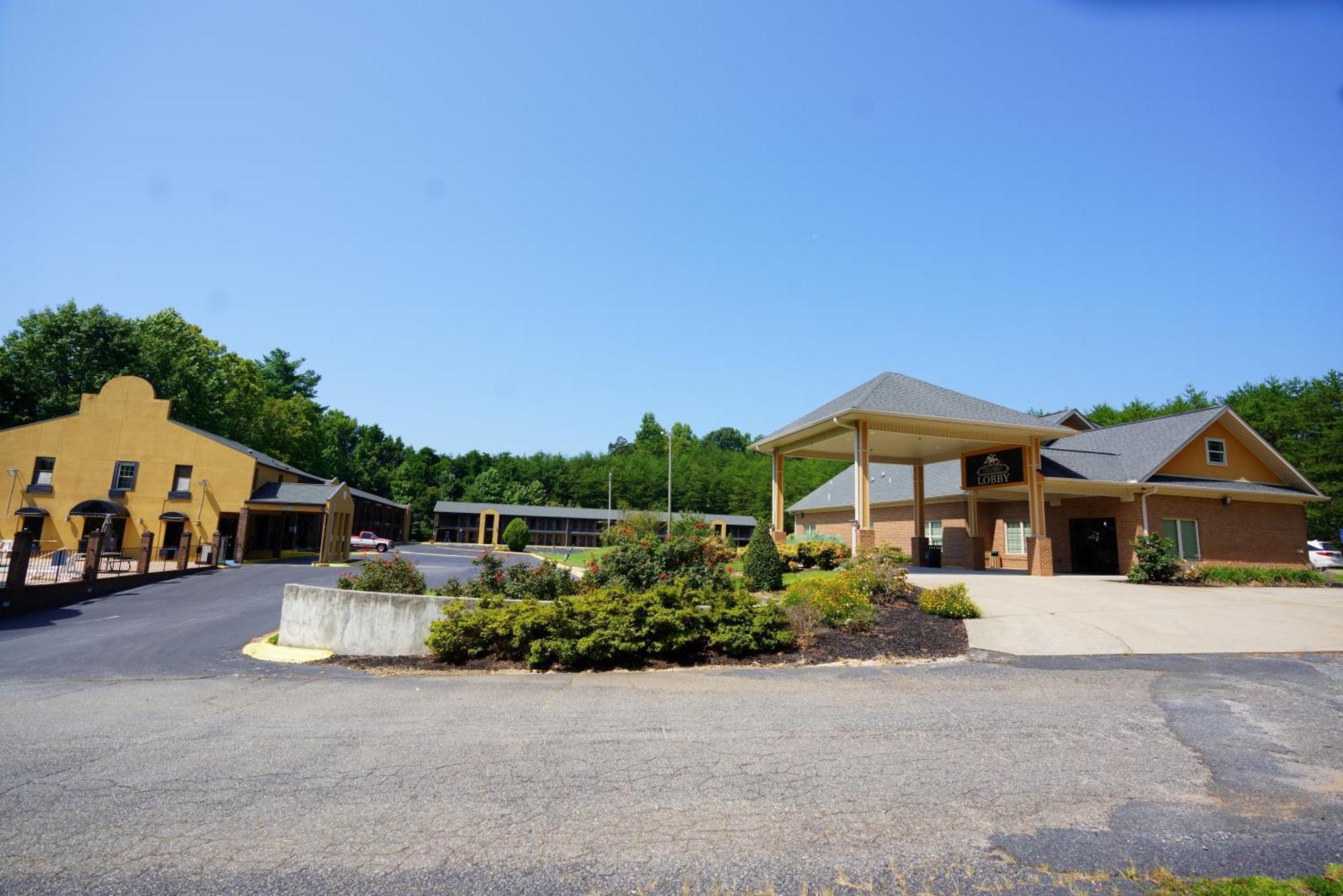 Columbus Inn And Suites Exterior foto