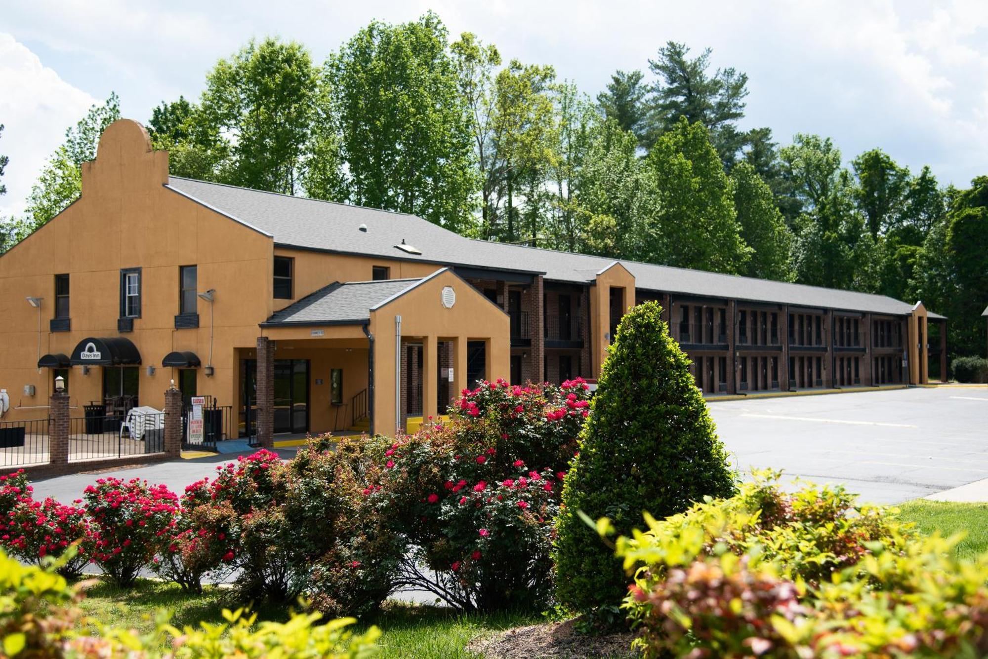 Columbus Inn And Suites Exterior foto