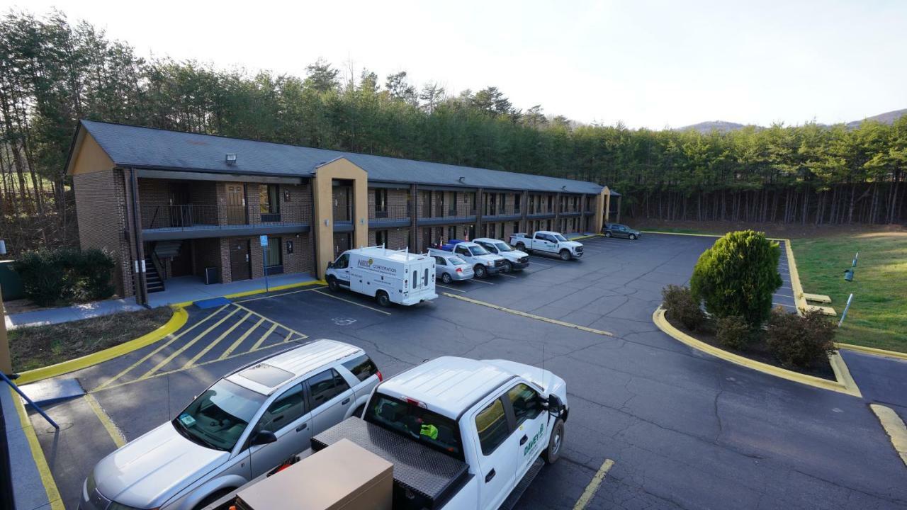 Columbus Inn And Suites Exterior foto